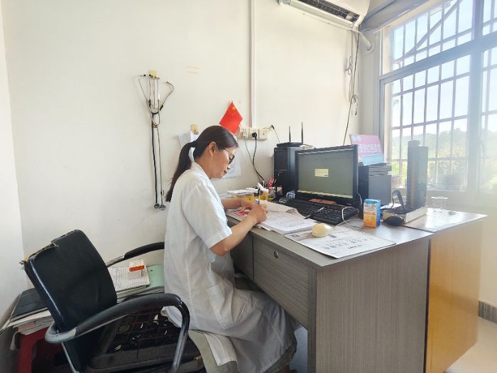 扎根鄉(xiāng)村二十七載做村民健康“守門人” —— “赤心青音”團(tuán)隊尋訪湖北省優(yōu)秀共產(chǎn)黨員、羅田村醫(yī)程麗枝