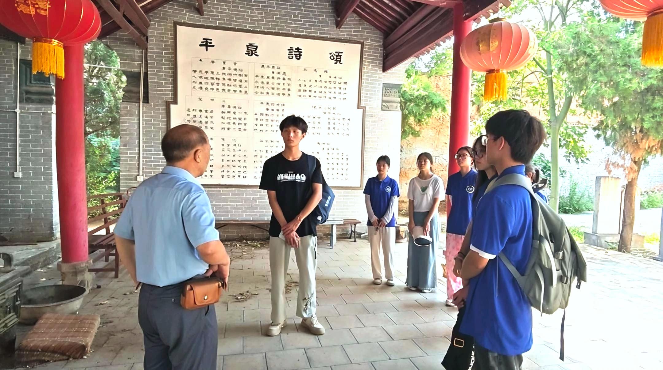 青春“三下鄉(xiāng)”尋訪紅跡傳薪火，躬身鄉(xiāng)野筑夢行