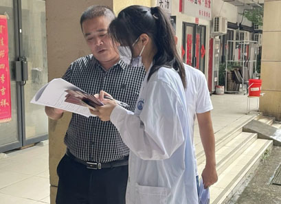 安徽中醫(yī)藥大學學子三下鄉(xiāng)：炎炎夏日義診行，濃濃真情潤人