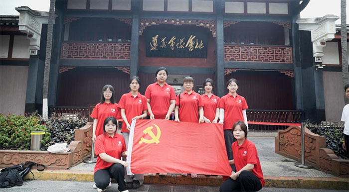 重走長征路，奮斗正當時——西安工業大學藝術與傳媒學院“追紅·尋跡”實踐隊