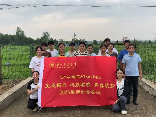 華中農業大學研究生社會實踐團隊參觀油菜科技小院