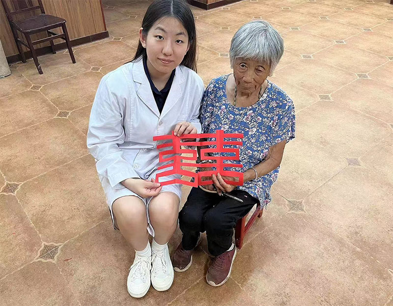 剪下百花開(kāi)，紙上春秋往