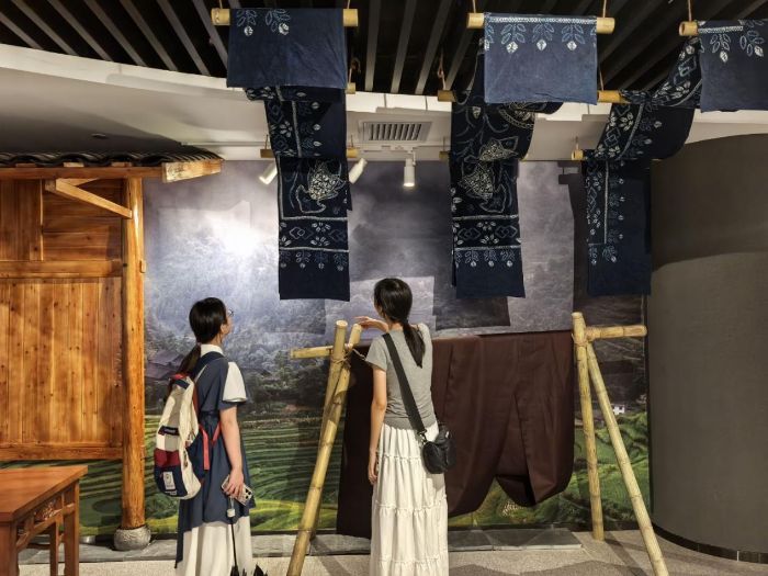 蠟染尋蹤團(tuán)隊(duì)探索柳州蠟染技藝新姿助力非遺傳承