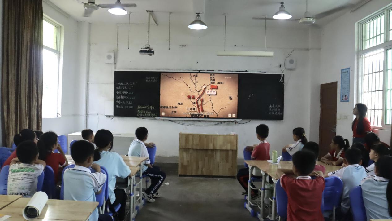 集大學(xué)子踏尋紅色足跡：創(chuàng)新課堂講紅色文化，攜手童心續(xù)革命血脈
