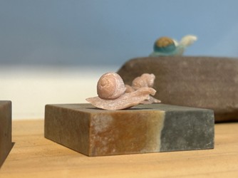 初“芯”智治 · 智繪“芯”途 | 浙江工商大學社會實踐團對話僑鄉石雕傳承人胡植柱