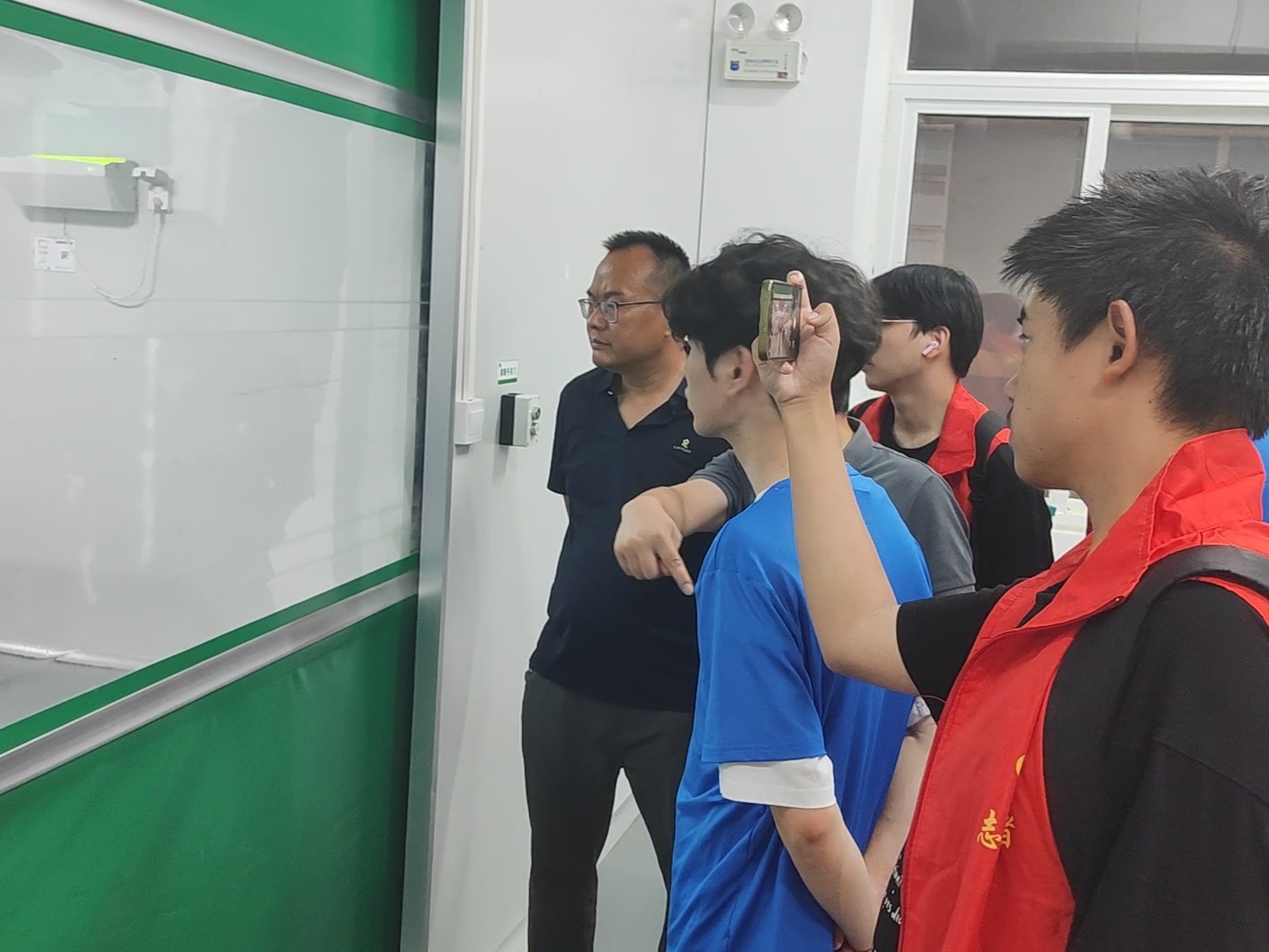 科技賦能，“莓”好長豐——學院學子探訪長豐草莓深加工，助力產業振興