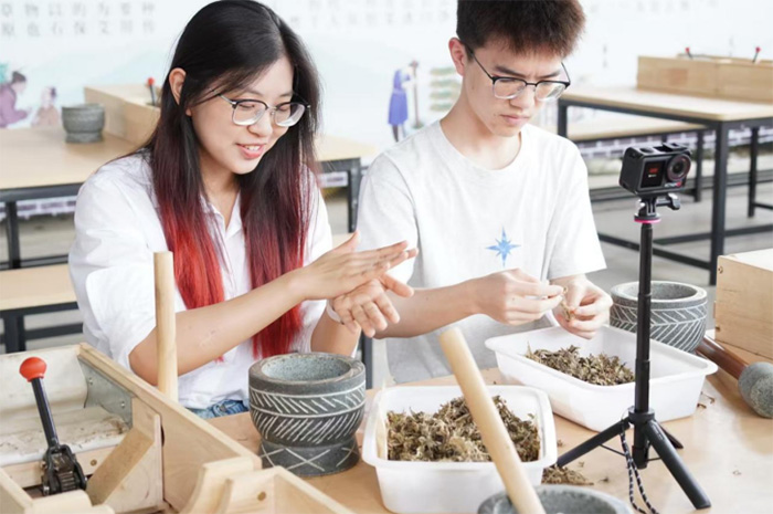 中醫薪火傳初心 岐黃義診暖鄉鄰——華中科技大學第二臨床學院杏林岐黃志愿服務隊蘄春行紀實