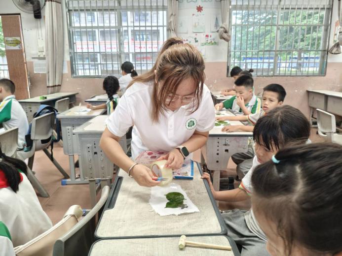 海師學子支教行，植物拓印繪童心