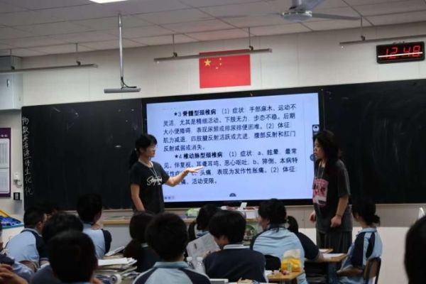 南京中醫(yī)藥大學(xué)挺直“脊”梁實(shí)踐團(tuán)走進(jìn)雨花臺(tái)中學(xué)進(jìn)行青少年頸椎健康宣講
