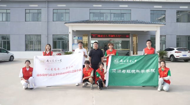 以愛為舟載夢行，以學為帆助成長                       —— “以愛為舟，以學為帆”小隊