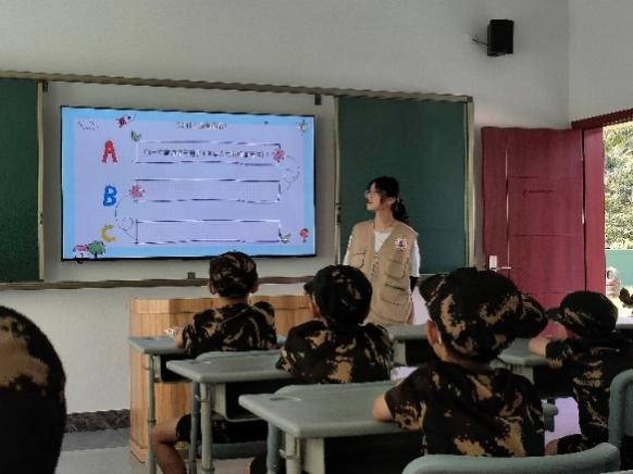 佛科院學子深入連南瑤族自治縣三下鄉：義教促交流，互助共成長