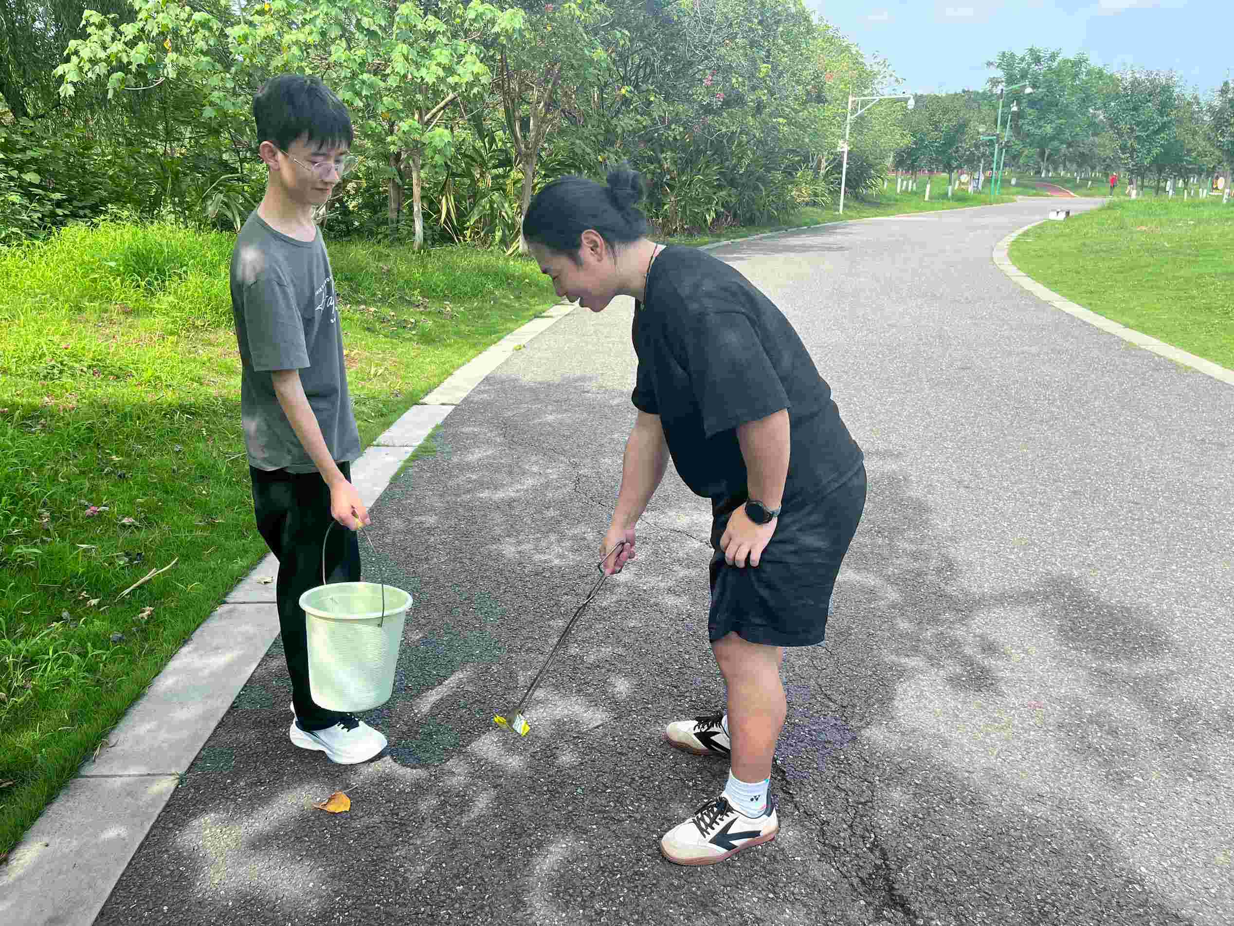 重溫革命歷史，傳承紅色精神——電氣信息學院赴青白江區(qū)英烈紀念園開展三下鄉(xiāng)實踐活動