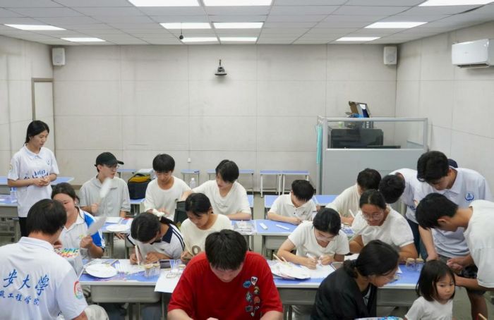 長安大學赴河南洛陽“心光耀豫 青春同行”暑期實踐隊  在樊村初中開展青少年心理