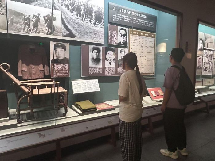 “薪火相傳·紅色基因賡續(xù)實踐團”深入調研連云港市革命紀念館